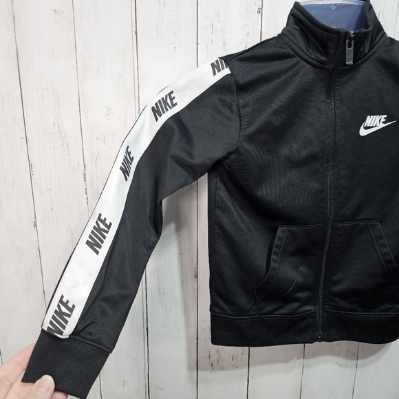 Nike Boy's Kids Size 4-5 Yrs Black Full Zip Track Jacket Long Sleeve With Logo. - Picture 5 of 8